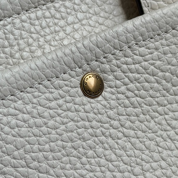 Coach Cargo Tote 20 Bubble Leather Chalk - Picture 6 of 15